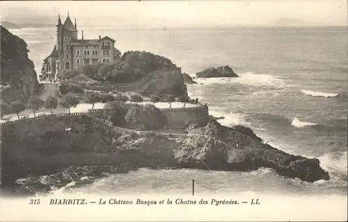 Biarritz Pyrenees Atlantiques Chateau Basque la Chaine des Pyrenees / Biarritz /Arrond. de Bayonne