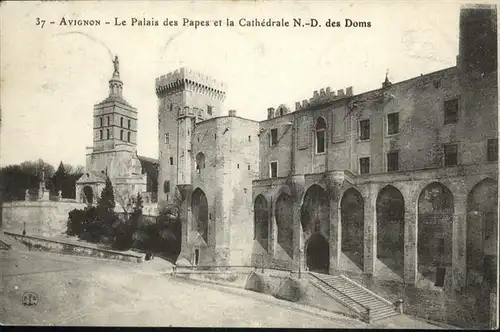 Avignon Palais des Papes Cathedrale des Doms