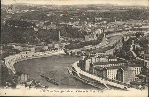 Lyon Bruecke Schiff