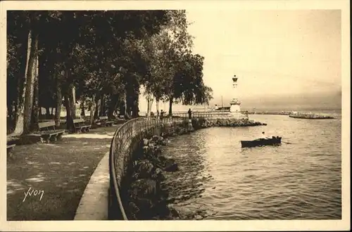 Evian-les-Bains Haute Savoie Jetee Promenade Boot / Evian-les-Bains /Arrond. de Thonon-les-Bains