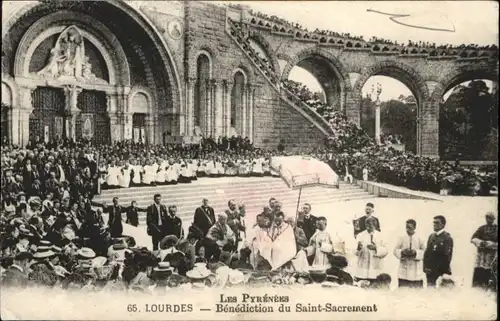 Lourdes Hautes Pyrenees Lourdes Benediction du Saint Sacrement x / Lourdes /Arrond. d Argeles-Gazost