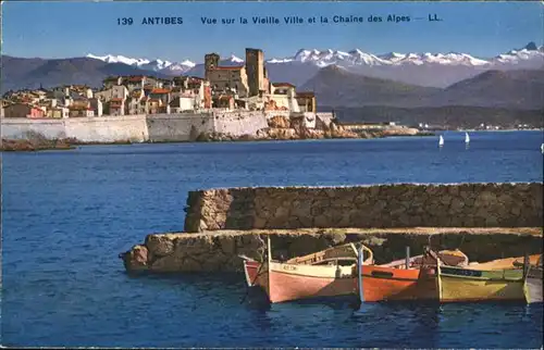 Antibes Vieille Ville Chaine Alpes *