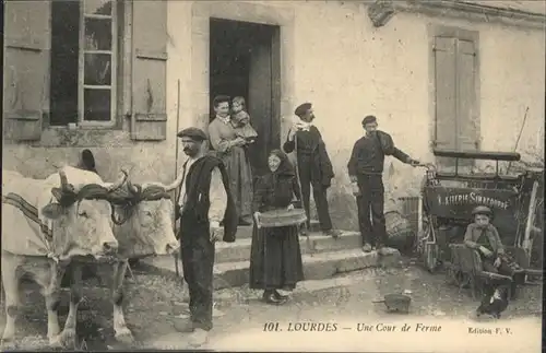 Lourdes Cour de Ferme