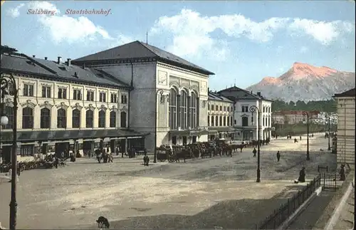 Salzburg Oesterreich Staatsbahnhof Kutsche  / Salzburg /Salzburg und Umgebung