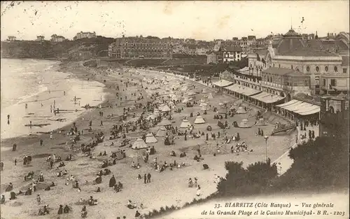 Biarritz Pyrenees Atlantiques Grande Plage et le Casino / Biarritz /Arrond. de Bayonne