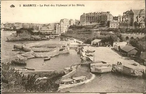 Biarritz Pyrenees Atlantiques Port Pecheurs et les Hotels Schiff / Biarritz /Arrond. de Bayonne