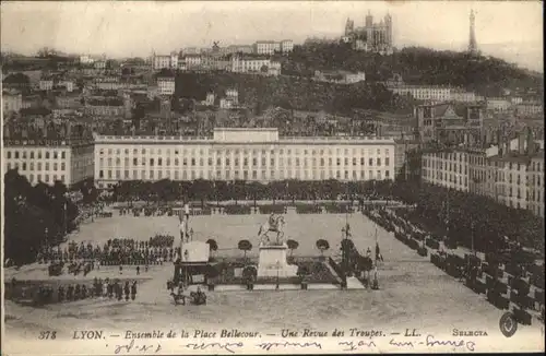 Lyon Place Bellecour Revue Troupes  *