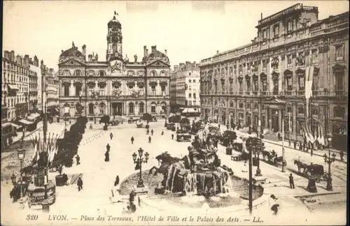 Lyon Place Terreaux Hotel de Ville Palais Arts x