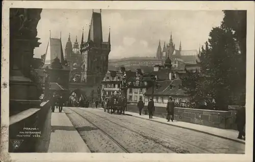 Prag Prahy Prague Malostranske mostecke veze Kleinseiter Brueckentuerme Pferdekutsche Kathedrale Veitsdom  Kat. Praha