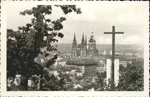 Prag Prahy Prague Kriz ve Strahovske zahrade Kreuz im Strahov Garten Burg Hradschin Veitsdom Kat. Praha