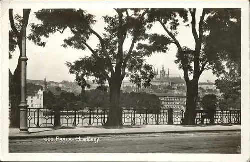 Prag Prahy Prague Hradcany Blick zur Prager Burg Hradschin Partie an der Moldau Kat. Praha