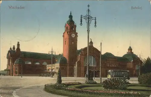 Wiesbaden Bahnhof mit Strassenbahn Kat. Wiesbaden