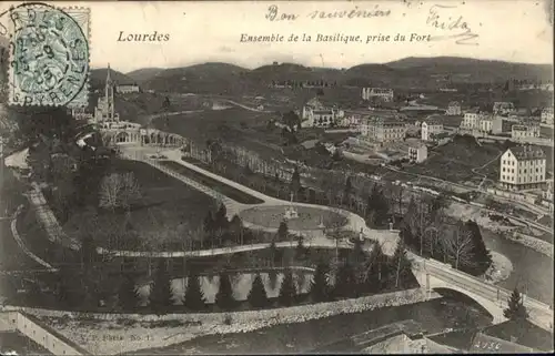 Lourdes Basilique Fort x