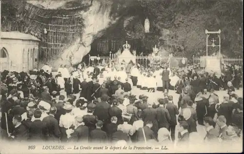 Lourdes Grotte Avant Procession x