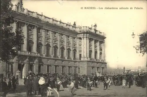 Madrid Los Alabarderos Saliendo Palacio *