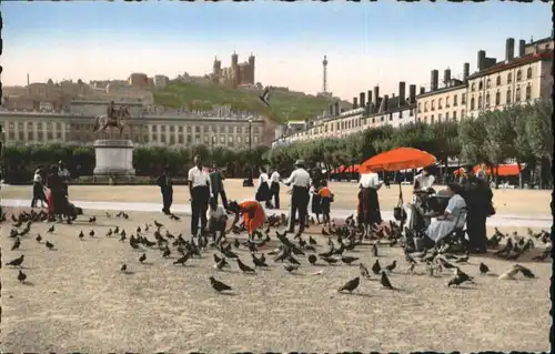 Lyon Pigeons Place *
