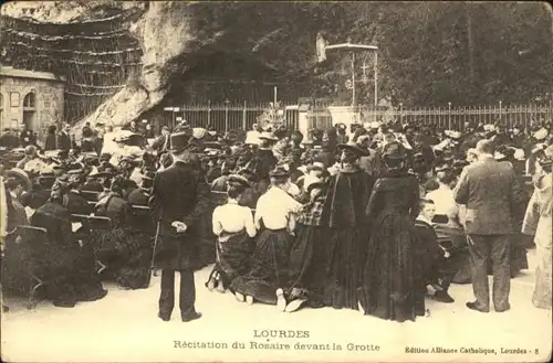 Lourdes Recitation Rosaire Grotte *