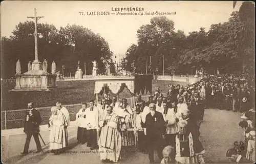 Lourdes Procession Saint Sacrement *