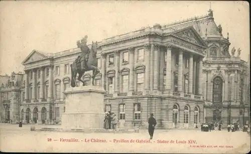 Versailles Le Chateau Pavillon de Gabriel Statue de Louis *