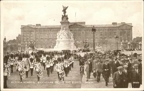 Leibgarde Wache Guards Victoria Memorial Buckingham Palace London / Polizei /