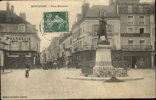 ws72857 Montargis Loiret Montargis Place Mirabeau Statue x Kategorie. Montargis Alte Ansichtskarten