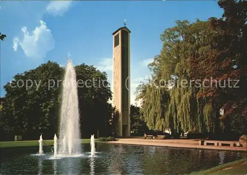 Beckum Westfalen Parkanlagen Fontaene mit St Martinkirche Kat. Beckum