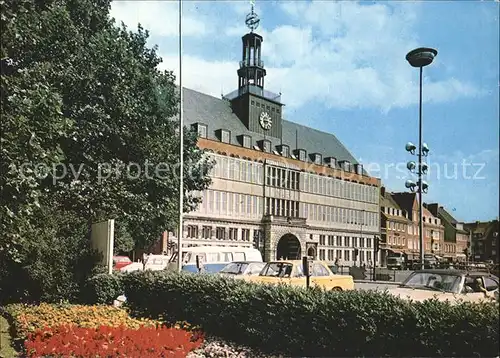Emden Ostfriesland Rathaus mit Vorplatz / Emden /Emden Stadtkreis