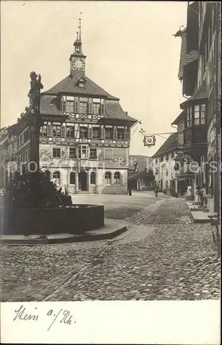 Stein Rhein Marktplatz Brunnen Rathaus historisches Gebaeude Fassadenmalerei Kat. Stein Rhein