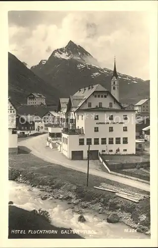 Galtuer Tirol Ortsstrasse Hotel Fluchthorn mit Ballunspitze im Sommer Kat. Galtuer