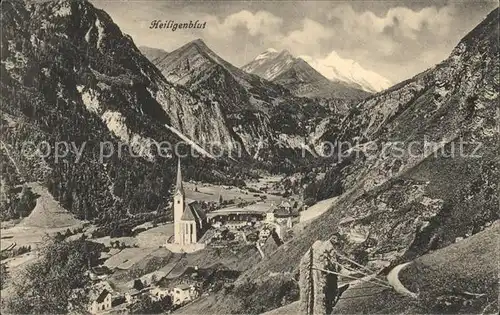 Heiligenblut Kaernten Ortsblick mit Alpen Kat. Heiligenblut