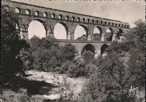 Vers Pont du Gard Pont du Gard Aqueduc romain roemische aequaduktbruecke Kat. Vers Pont du Gard