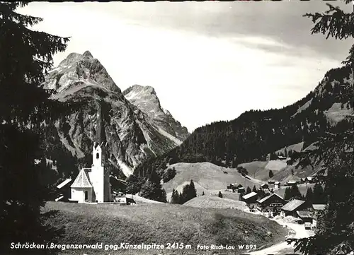 Schroecken Vorarlberg Ortsansicht mit Kirche gegen Kuenzelspitze Lechquellengebirge Kat. Schroecken