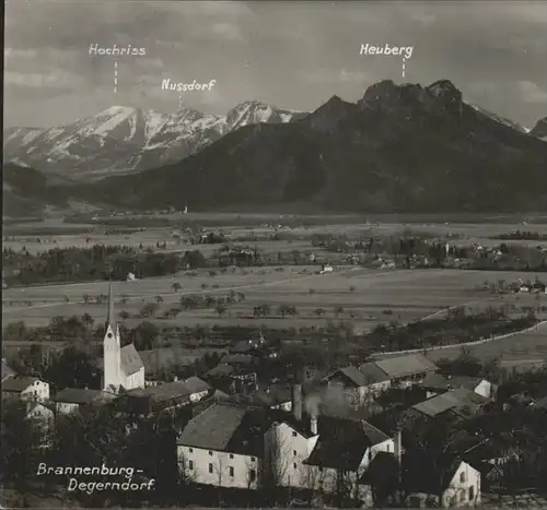 Degerndorf Inn Ortsansicht mit Kirche Blick gegen Hochries Heuberg Chiemgauer Alpen Nussdorf Kat. Brannenburg