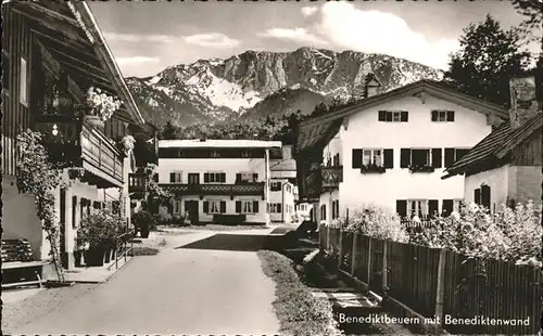 Benediktbeuern Ortsstrasse mit Benediktenwand Bayerische Voralpen Kat. Benediktbeuern