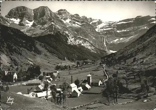 Gavarnie Hautes Pyrenees Le Cirque vue du village Kat. Gavarnie