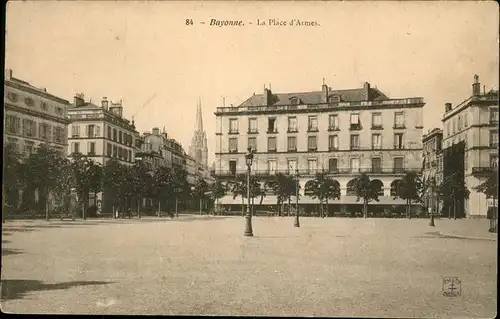 hw10181 Bayonne Pyrenees Atlantiques Place d'Armes Kategorie. Bayonne Alte Ansichtskarten