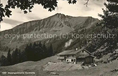 Oberstdorf Alpengaststaette Hochleite mit Schlappoldereck Kat. Oberstdorf