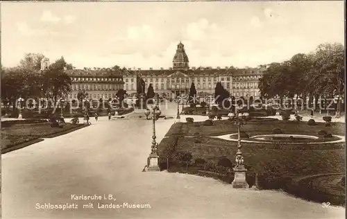 Karlsruhe Schlossplatz mit Landesmuseum Trinks Postkarte Kat. Karlsruhe