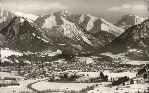 Oberstdorf Panorama mit Allgaeuer Alpen Wintersportplatz Kat. Oberstdorf