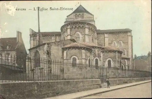 ww79368 Nevers Nievre Nevers Eglise Saint-Etienne * Kategorie. Nevers Alte Ansichtskarten