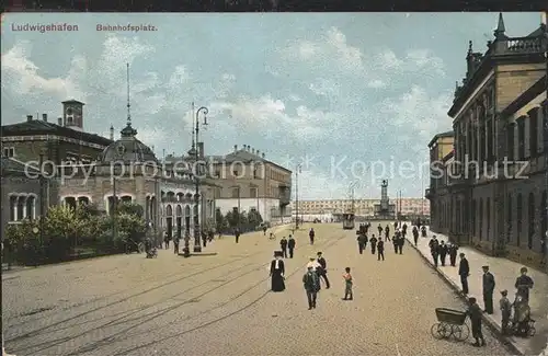 Ludwigshafen Rhein Bahnhofsplatz Kinderwagen / Ludwigshafen am Rhein /Ludwigshafen Rhein Stadtkreis