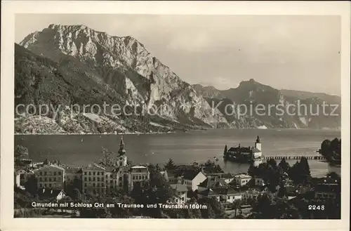 Gmunden Salzkammergut Ortsansicht mit Schloss Ort am Traunsee und Traunstein Voralpen Kat. Gmunden