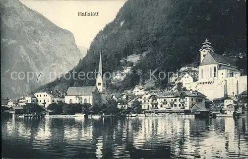 Hallstatt Salzkammergut Ortsansicht mit Kirche Ansicht vom Hallstaetter See aus Kat. Hallstatt