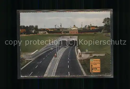 Autobahn Rendsburg Strassentunnel Nord-Ostsee-Kanal / Autos /