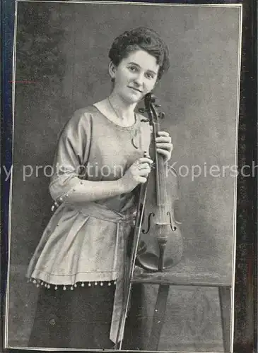 Geige Frau Dame / Musik /