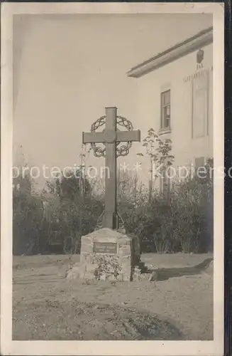 Denkmal Kreuz Grab / Denkmaeler /