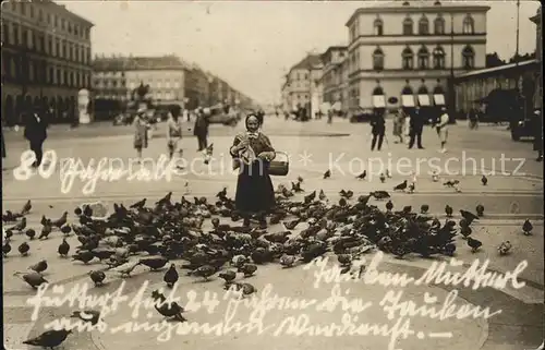 Muenchen Taubenfuetterung Kat. Muenchen