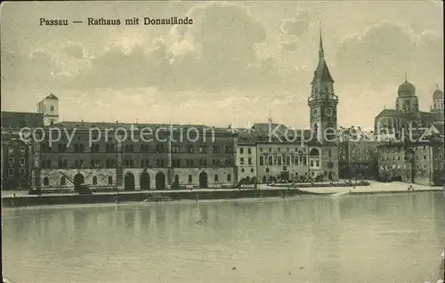 Passau Rathaus mit Donaulaende Kat. Passau