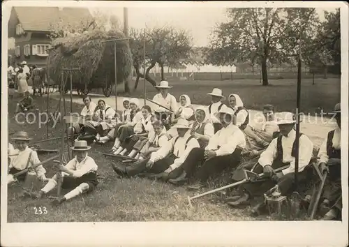 Loerrach Gruppenfoto Bauern mit Sense Heuernte Kat. Loerrach