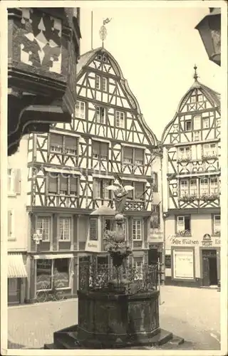 Bernkastel Kues Fachwerkhaeuser Brunnen Kat. Bernkastel Kues